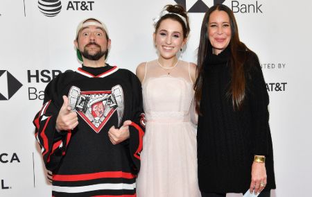 Kevin Smith was married to his wife Jennifer Schwalbach.